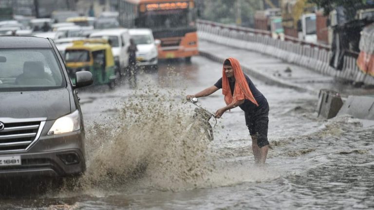 Traffic Jams Due To Heavy Rainfall in Delhi-NCR